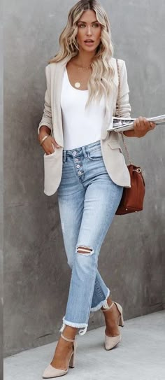 Shawl Neckline, Looks Jeans, Simple Bangle, Mini Necklace, Knit Blazer, Necklace Simple, Business Casual Outfits, Mode Inspiration