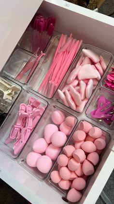 Rangement Makeup, Makeup Beauty Room, Girly Tingz, Room Organization Bedroom, Girly Apartment Decor, Makeup Drawer Organization, Makeup Organization Vanity, Vanity Room