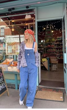 What to Wear to an 80s Party? | 80s Retro Fashion Trends 90s Fashion Dungarees, Overalls Painting Outfit, 2000s Fashion Overalls, Friends Overalls Outfit, Baggy Denim Overalls Outfit, 90 Overalls Outfit, 80s Dungarees Outfit, Overalls And Sweatshirt, Overalls 80s Outfit