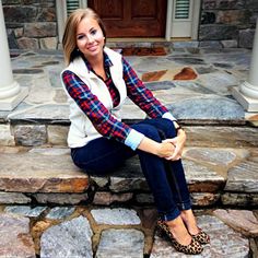 ...with riding boots for fall :) Puffer Vest Fashion, Prep Style, White Vest, Leopard Flats, Leopard Shoes, Fade Styles, Friday Evening, Cold Outfits, Plaid Vest