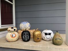 five star wars pumpkins are sitting on the front porch