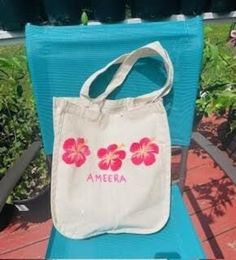 hand painted tropical hibiscus flower tote bag. Optional Personalized name, has many pockets. Perfect for the beach and summer. Double sided and made to order. Hope you like it! Hibiscus Flower Tote Bag, Preppy Tote Bags, Flower Tropical, Bag Painting, Flower Tote Bag, Tote Bag Beach, Flower Tote, Tropical Hibiscus, Beach Tote Bag