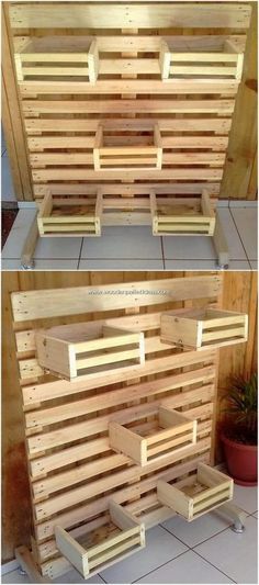 two pictures of the same bench made out of pallets