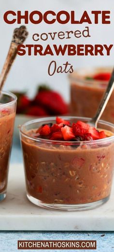 chocolate covered strawberry oats in small glass bowls