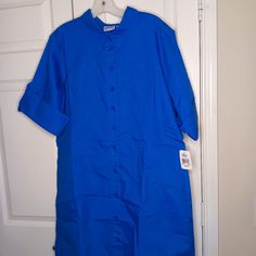 Landau Medical Nwt Short Tabbed Sleeves Surgery Dress Blue Size Xlg 11 Buttons 2 Back Pockets 3 Front Pockets Sleeves 12" X 8" Waist 21" Armpit To Armpit 22" Length 38" 65% Polyester 35% Cotton Smoke And Pet-Free Home Halloween Scrubs, Scrubs Dress, Sleeve Surgery, Pink Scrubs, Black Scrubs, Medical Scrubs, White Coat, Scrub Pants, Scrub Tops