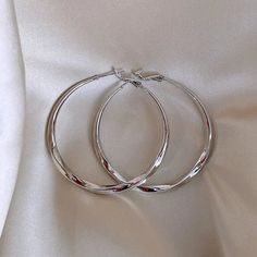 49547619631425 Big Hoop Earrings, Hoop Earrings Style, Luxury Earrings, Metal Fashion, Chic Jewelry, Simple Jewelry, Fashion Sale, Gold Hoop, Gold Hoop Earrings