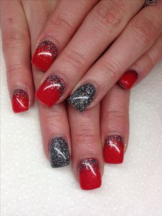 Red Grey Nails Design, Red Black Gel Nails, Red Fingernail Designs, Red Grey Nails, Grey And Red Nails, Red And Grey Nails, Uga Nails, Osu Nails, School Spirit Nails