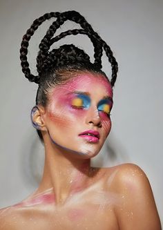 Photoshoot Avant Garde, Exaggerated Makeup Look, Avante Garde Makeup Looks, Avent Garde Makeup, High Fashion Makeup Looks Models, Avant Garde Makeup Looks, Colourful Editorial Makeup, Avant Garde Makeup Creative, Avangard Makeup