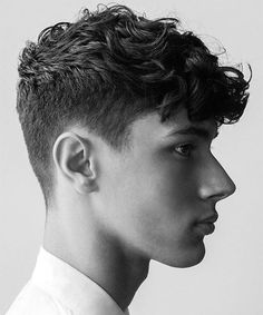 Curly Hair with Fringe and Low Taper Curly Hair Taper, Curly Fade, Curly Hair Fade, Fade Hair, Cool Mens Haircuts, Taper Fade, Men Haircut Styles