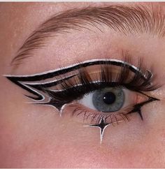 Black N White Makeup Looks, White And Black Eye Makeup, Edgy Eyeliner Aesthetic, Black And White Eyeliner Looks, Black And White Makeup Looks, White And Black Eyeliner, Black And White Eye Makeup, Black Liner Makeup, White And Black Makeup