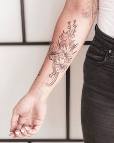 Glam Tattoo Ideas, Cat Tattoo On Arm, Tattoos For Women Cat, Cat Portrait Tattoos, Ink Tattoo Design, Red Tattoo Ideas, Red Ink Tattoo, Twin Tattoos, Tiny Wrist Tattoos