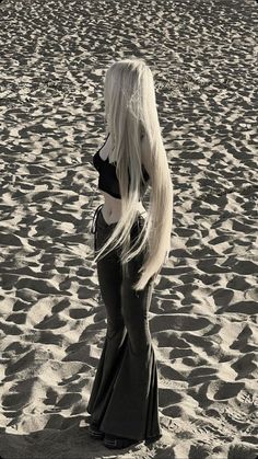 Dark Feminine Blonde, Blonde Goth Girl, Blonde Goth Aesthetic, Blonde Goth, 사진 촬영 포즈, Silver Hair, White Hair, Aesthetic Girl