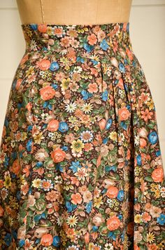 "1970s Prairie Skirt Brown & Rust Floral Bouquet Print Western Dress 70s high waisted prairie skirt. In good condition, no damage to note. Two side pockets with hidden zipper in the back. No tag or size marked. Fits like a Small, but please refer to measurements. Measurements waist: 25\" length: 29\"" Vintage Skirted Dresses For Spring, Vintage Brown Skirted Bottoms, Spring Vintage Fashion Skirt, Spring Vintage Gathered Skirt, Vintage Fashion Skirt For Spring, Vintage Skirt For Garden Party, Spring Vintage Skirt For Vintage Fashion, Vintage Full Skirt For Daywear, Retro Flared Skirt With Floral Print