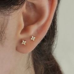 Ear Piercings Indian, Second Ear Piercing, 22k Gold Earrings, Dainty Gold Earrings, Earring Minimalist, Minimalist Earring, Butterfly Earrings Gold, Hammered Hoop Earrings