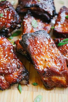 barbecued ribs with sesame seeds and seasoning on a cutting board, ready to be eaten