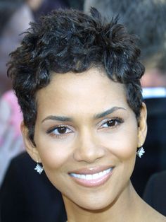 halle berry Oval Face Hairstyles, Curly Pixie, Best Short Haircuts, Hairstyle Gallery, Black Hairstyles, Pixie Haircuts, Cut Hair