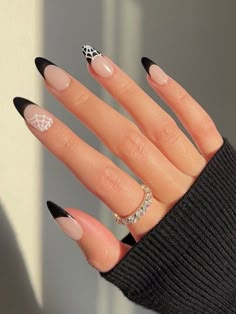 black french tips with spider web design Black Halloween Nails, Short Acrylic Nails Designs