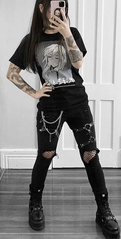 Clothes For Going Out, Nerdy Goth Aesthetic, Emo Outfits For Women, Hipster Goth Outfits, 90s Goth Outfits Grunge, Metalcore Outfit Women, Athletic Goth Outfits, Metalcore Aesthetic Outfit, Emo Female Outfits