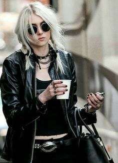 Rock Style Outfits For Women, Woman Rock Style, Rock Style Girl, 80 Rock Outfits Women, Punk Rock Outfits For Women, Rockstar Outfit For Women, Rocker Outfits For Women, Metal Outfits Women, Rocker Girl Outfits