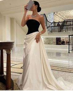 Strapless Evening Dress, Luxe Clothing, Prom Dress Evening, Prom Dresses Sleeveless, Prom Dress Inspiration, Ball Gowns Evening, Black And White Dress, Gala Dresses, Evening Dresses Elegant