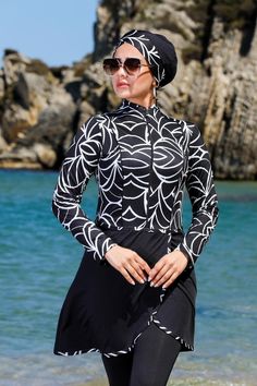 Lebaran Outfit, Full Coverage Swimsuit, Muslimah Fashion Outfits, Muslimah Fashion, Mode Fashion, Muslim Fashion, Graphic Sweatshirt, Athletic Jacket, Fashion Outfits