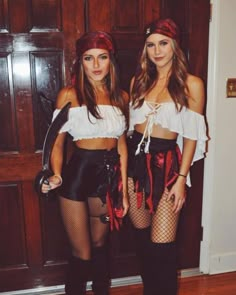 The Hottest Halloween Costume Ideas For 2018 #halloweencostumeideas #halloween2018 #halloweencostumes #halloween Houseparty Outfits, Pirate Costumes, Bff Halloween Costumes, Pirate Halloween Costumes, Pirate Halloween, Fest Outfits, Holloween Costume