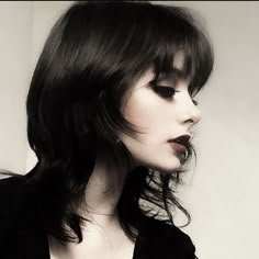 Goth Aesthetic Hairstyle, Vampire Girl Hairstyles, Feminine Layered Hair, Edgy Short Hair With Bangs, Goth Haircuts For Round Faces, Vampire Goth Hairstyles, Black Bob Aesthetic, Vampire Bangs Short Hair, Vampire Haircut