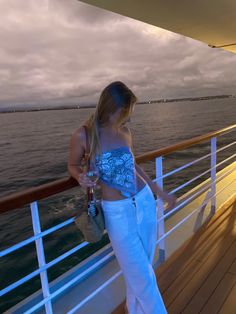 Bermuda Photo Ideas, Dubai Outfits Ideas Summer, Cruise Aesthetic Outfits, Cruise Instagram Pictures, Cruise Poses, Cruise Picture Ideas, Cruise Outfit Ideas