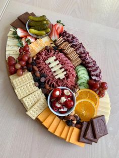 Super Bowl Charcuterie Board, Super Bowl Charcuterie, Fall Charcuterie Board Ideas, Thanksgiving Charcuterie Board Ideas, Football Themed Food, Fall Charcuterie Board, Thanksgiving Charcuterie Board, Thanksgiving Charcuterie, Fall Charcuterie