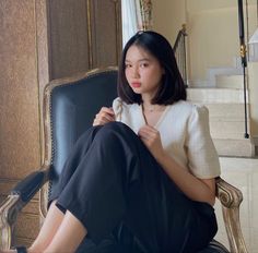 Ryujin Haircut Short, Short Black Hair Round Face, Thai Short Hair, Asian Short Hair Round Face, Short Hair For Chubby Faces, Shoulder Length Black Hair, Pretty Short Hair, Sleek Short Hair