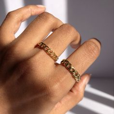 Gold chain ring Stunning Rings, Chain Rings, Fall Rings, Bling Rings, Cartier Love Bracelet, Chain Ring, Perfect Ring, Jewelry Trends, Gold Chain