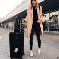 Lois Wallace (@_lois_wallace) • Instagram photos and videos Aeroplane Outfit, Flight Outfit Airport Style, Best Travel Outfits For Women, Comfortable Airport Outfit, Cute Travel Outfits