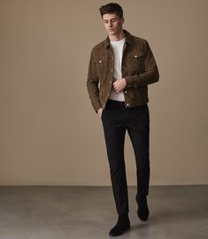 Suede Trucker Jacket, Mens Business Casual Outfits, Men Fashion Casual Shirts, Stylish Men Casual, Mens Casual Dress Outfits, Men Stylish Dress, Guys Clothing Styles, Fall Outfits Men