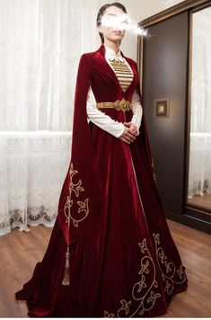 Rhynera Targaryen, Queen Dress Royal Medieval, Queen Dress Royal, Caucasian Clothes, Hijabi Bride, Dark Hair Blue Eyes, Sasha Braus, Hijabi Brides