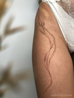 Flower Lines Tattoo, Abstract Leaves Tattoo, Line Body Tattoo, Abstract Tatoos, Life Line Tattoo, Abstract Line Tattoo, Fluid Tattoo, Free Tattoo Designs, Hip Tattoos Women