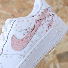 White Nike Air Force, Painted Nikes, Nike Air Force 1 Custom, Custom Painted Shoes, Custom Shoes Diy, White Nike Air, Nike Shoes Air Force, Nike Air Force One, Custom Nike Shoes