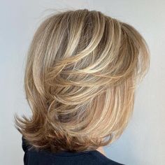 Dark Blonde Bobs, Short Layered Bob, Feathered Bob, Grey Hair Looks, Short Layered Bob Hairstyles, Fine Straight Hair, Pixie Bob Haircut, Short Layered