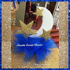 there is a blue and gold tutule with two stars on the bottom, and a crescent in the middle