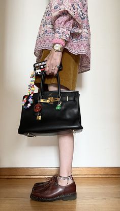 Jane Birken Bag Aesthetic, Jane Birkin Decorated Bag, Decorated Birkin Bag, Jane Birkin Inspired Bag, Jane Birkin Style Bag, Jane Birkinifying Bag, Birkin Bag Outfit, Decorated Purse, Jane Birkin Bag