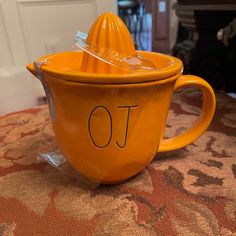 a yellow cup with the word to written on it