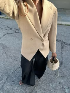 Tie Belt Outfit, Belted Blazer Outfit, Blazer Aesthetic, Paris Trip Outfits, Inspi Outfit, Belt Outfit, Spring Blazer, Streetwear Outfit Ideas, Fall Blazer