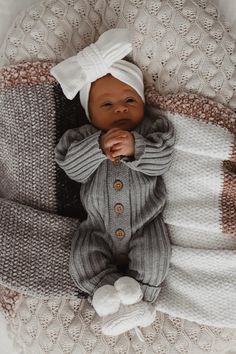 Cozy Newborn Outfit, Newborn Sweater Outfit, Newborn Spring Outfits, Spring Newborn Outfits, Baby Boy Coming Home Outfit Winter, Neutral Baby Girl Clothes, Gender Neutral Outfits Baby, Fall Newborn Outfits, Gender Neutral Baby Outfits