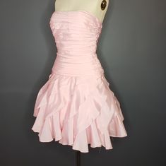 Wonderful Vintage 1980s Tadashi Shoji "Pretty In Pink" Strapless Cocktail Dress! Original "Bullocks" Department Store Hangtag Still Attached!!! This Is An Amazing Authentic Designer Piece! Features Gathered Taffeta On The Cinched-Waist Bodice, With A Tiered Ruffle Skirt. Hidden Zipper Up The Side With Hook-And-Eye Closure. Looks Amazing On And Off The Hanger! In Immaculate, New Condition Original Hangtags Still Attached! Made In Usa. Marked Size Us 12. Fits Like An 8-10) 36-30-39 Vintage Homecoming Dresses Short, Modest Pink Dresses, Pink Pretty Dress, 1980s Cocktail Dresses, Damas Dresses For Quince Pink, Cute Grad Dresses Grade 8, Dama Dresses Pink, Middle School Dance Dresses 6th Grade, 90s Hoco Dresses