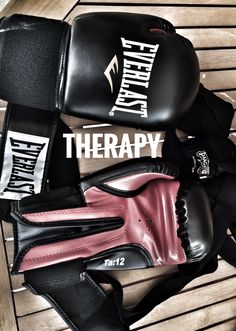 there are many different types of boxing gloves