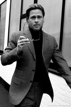 Brad Pitt Black And White, Brad Pitt Outfit, Brad Pitt Now, Male Street Fashion, Brad Pitt Style, Brad Pitt Hair, Zestaw Ikon, Hollywood Actor, Fall Street Style