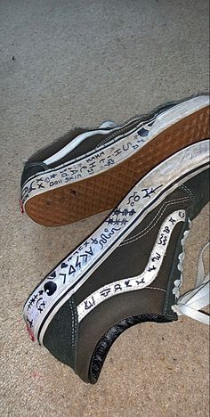 Lacing Shoes Unique Vans, Vans Decorated, Drawings On Shoes, Converse Drawing On Shoes, Converse Drawings