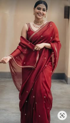 Saree Wearing Styles, Simple Saree Designs, Women Saree, Fancy Sarees Party Wear, Casual Indian Fashion, Desi Fashion Casual, Indian Fashion Saree