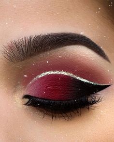 Dark Berry Eye Makeup & Rose Gold Line Christmas Picture Makeup Ideas, Black And Maroon Eye Makeup, Red Christmas Eyeshadow Looks, Red Sweet 16 Makeup, Red N Black Makeup, Sweet 16 Makeup Black, Christmas Ball Makeup, Eye Makeup For Christmas, Red Silver Eye Makeup