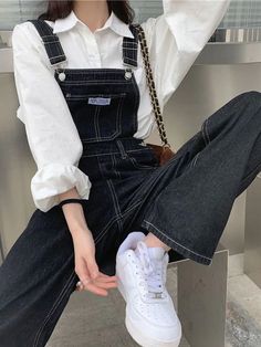 Dark Blue Overalls, Aesthetic Dressing, Celana Jogger Wanita, Pakaian Hipster, Overalls Jeans, Blue Overalls, Korean Outfit Street Styles, Korean Casual Outfits, Tomboy Style Outfits