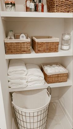 House Organisation, Dream Apartment Decor, Future Apartment Decor, Interior Kitchen, Home Organisation, Apartment Decor Inspiration, Apartment Inspiration, Bathroom Organisation, Room Inspiration Bedroom